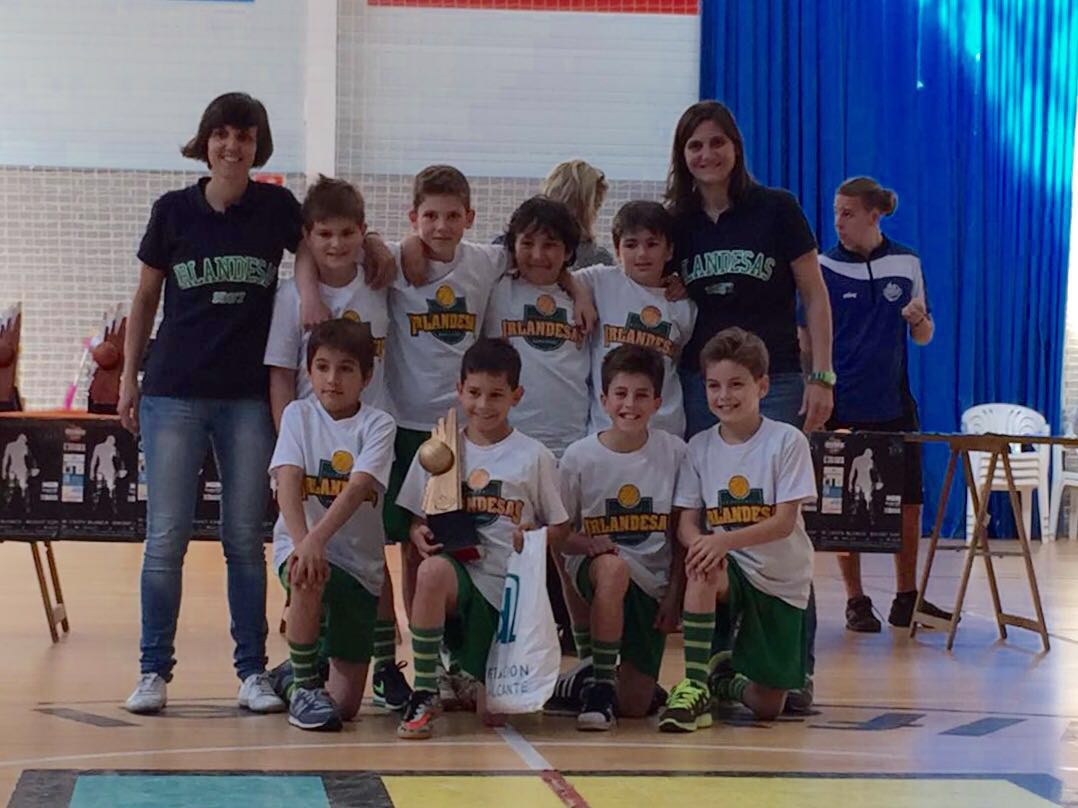 ClubIrlandesas's tweet photo. Benjamín masculino campeón,junior masculino tercero y alevín femenino cuarto en Costa Blanca Basket Cup https://t.co/0lF2lBDLJn