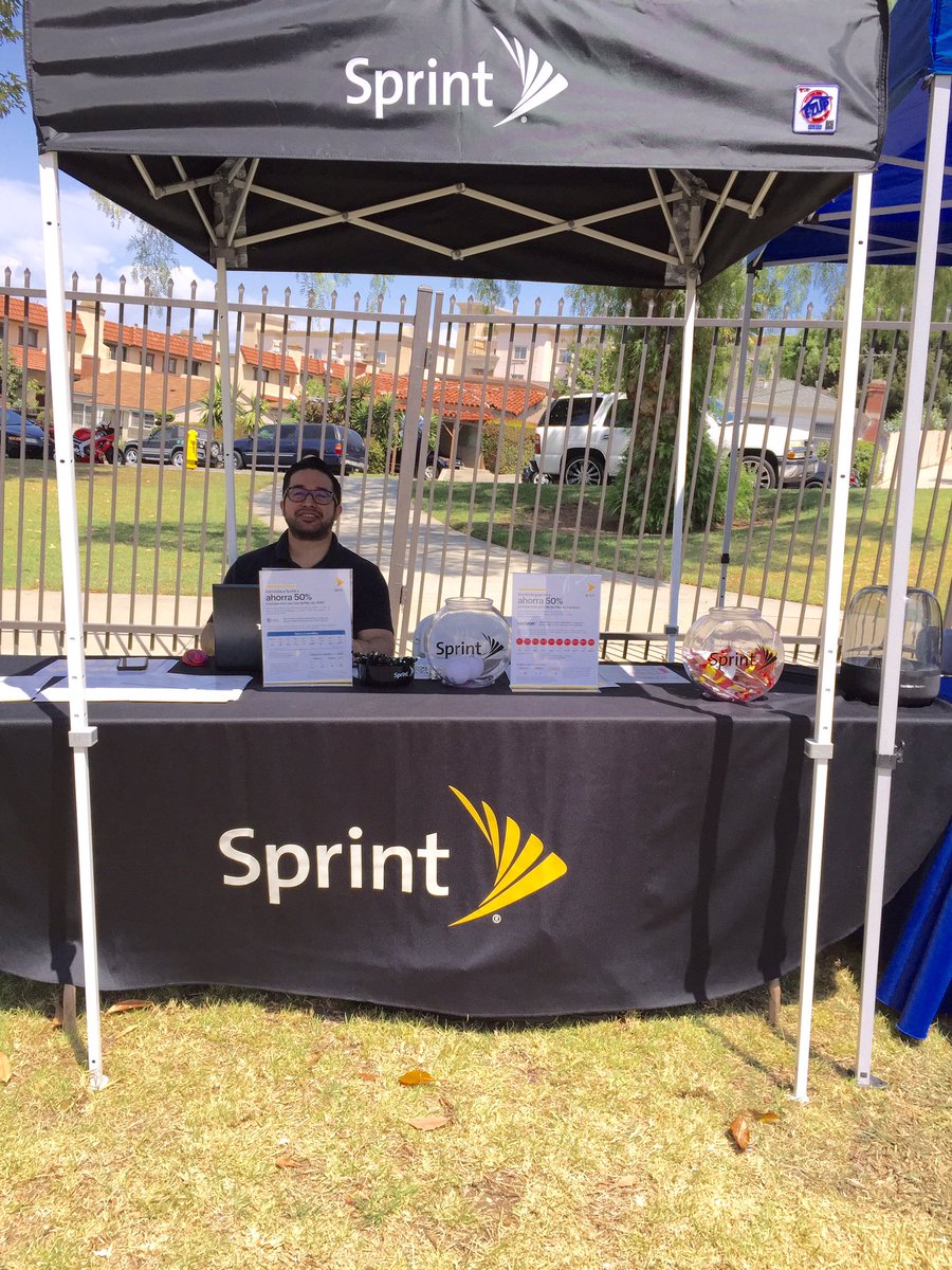 joelleortiz23's tweet photo. Alhambra Sprint Store #paintthetownyellow cinco de mayo event in Monterey park!@Cynthia_Jovel @blee01 @Sprint_West https://t.co/zMugyFilRt