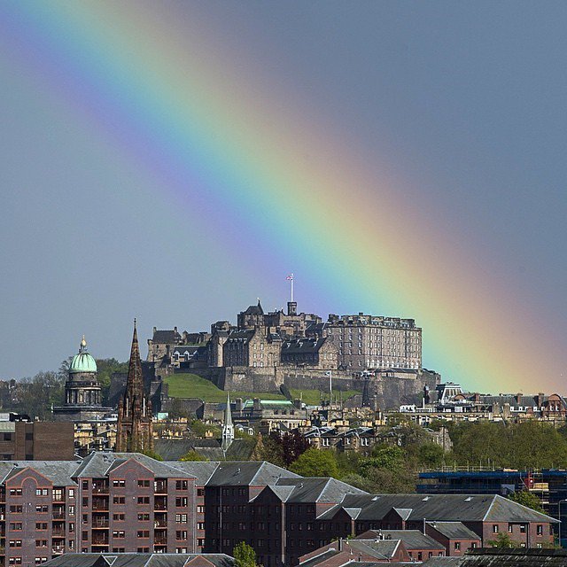 VisitScotland's tweet image. How can you make #Edinburgh Castle look even better.... add a #rainbow of course! #ScotSpirit 📷 IG/lamland_