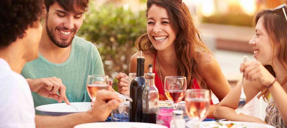 Project__Pause's tweet image. Dinner should be with friends, family, and loved ones having a great time. 

Not with social media #startup #foodies