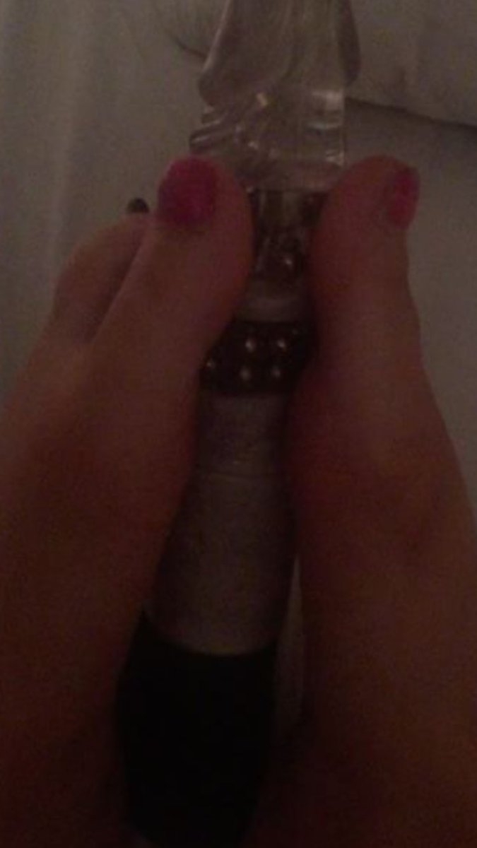 emmaliefindom's tweet photo. Come out to play you naughty little piggies #findom #paypigsneeded #paypig #walletrape #footporn @RT_Slave @RTpig https://t.co/UmqdN81HKy