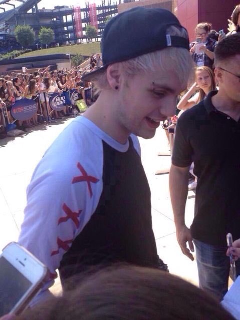lovemgc_'s tweet photo. michael wearing a snapback appreciation tweet https://t.co/Ixf80LdV6T