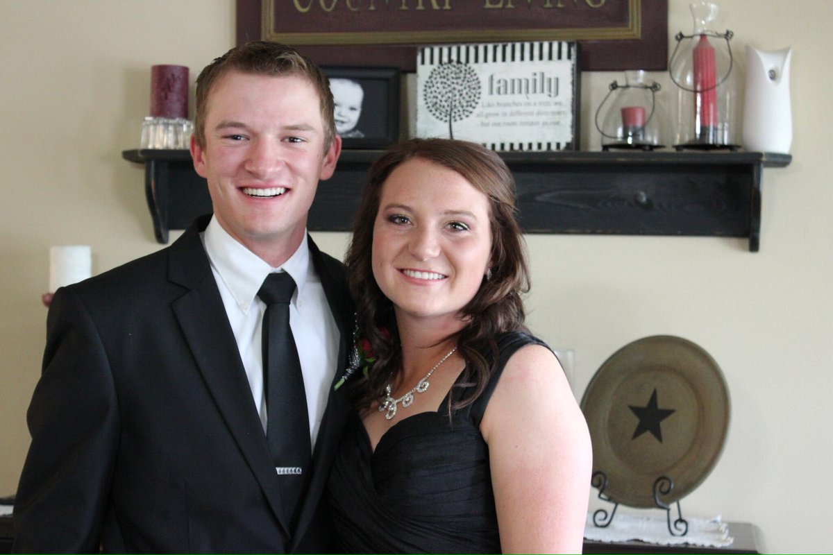 BrandonArchi08's tweet photo. Couldn't of asked for a better day to spend with her☺️ prom was a blast! thanks so much Hay❤️😍 https://t.co/f2et1tB7CT