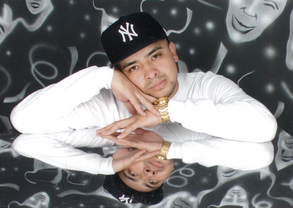 AnthonyAcomedy's tweet image. My LinkedIn profile, and all the sweet babes who passed out imagine shots like trading cards. #SmileNowCryLater 🍋