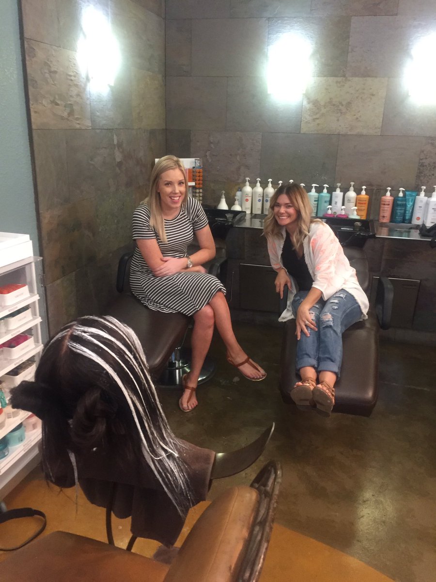 ZinkSalon's tweet photo. Great Balayage class by The Business of Balayage. These ladies are awesome. Having fun. #handpaintedhighlights https://t.co/AMZ6s40rR9