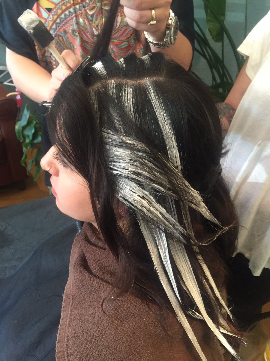 ZinkSalon's tweet photo. Great Balayage class by The Business of Balayage. These ladies are awesome. Having fun. #handpaintedhighlights https://t.co/AMZ6s40rR9