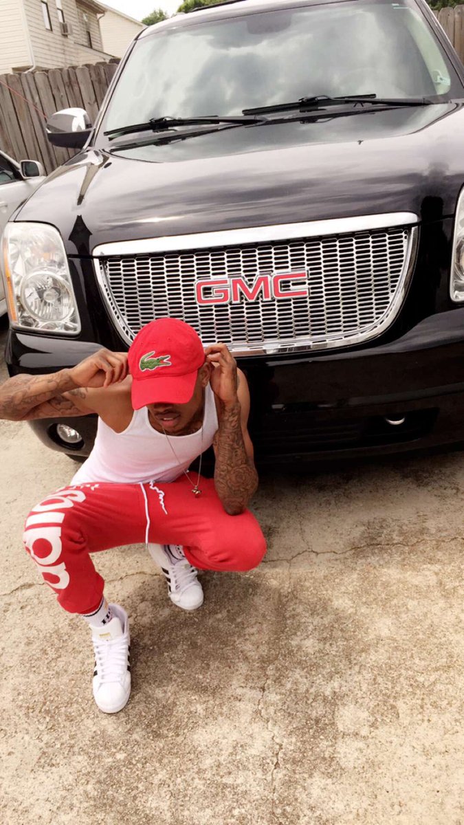 diamondsonfleet's tweet photo. Snapchat Me @youngrixo https://t.co/7JgCQhq20C