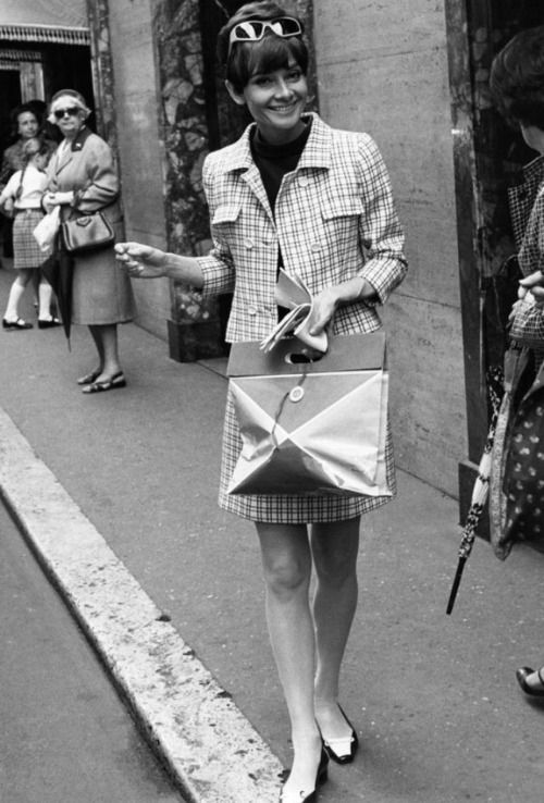 paola_marella's tweet photo. La bellezza comincia nel momento in cui decidi di essere te stessa #CocoChanel #AudreyHepburn Buon #lunedì a tutti! https://t.co/E6J8wi6wcF