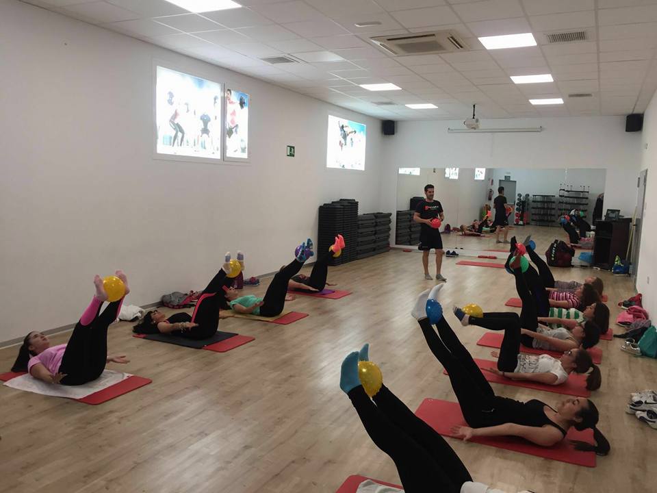 El pasado martes dio comienzo el taller de Pilates que la Concejalia de Juventud ha organizado con  gimnasio Hanfit