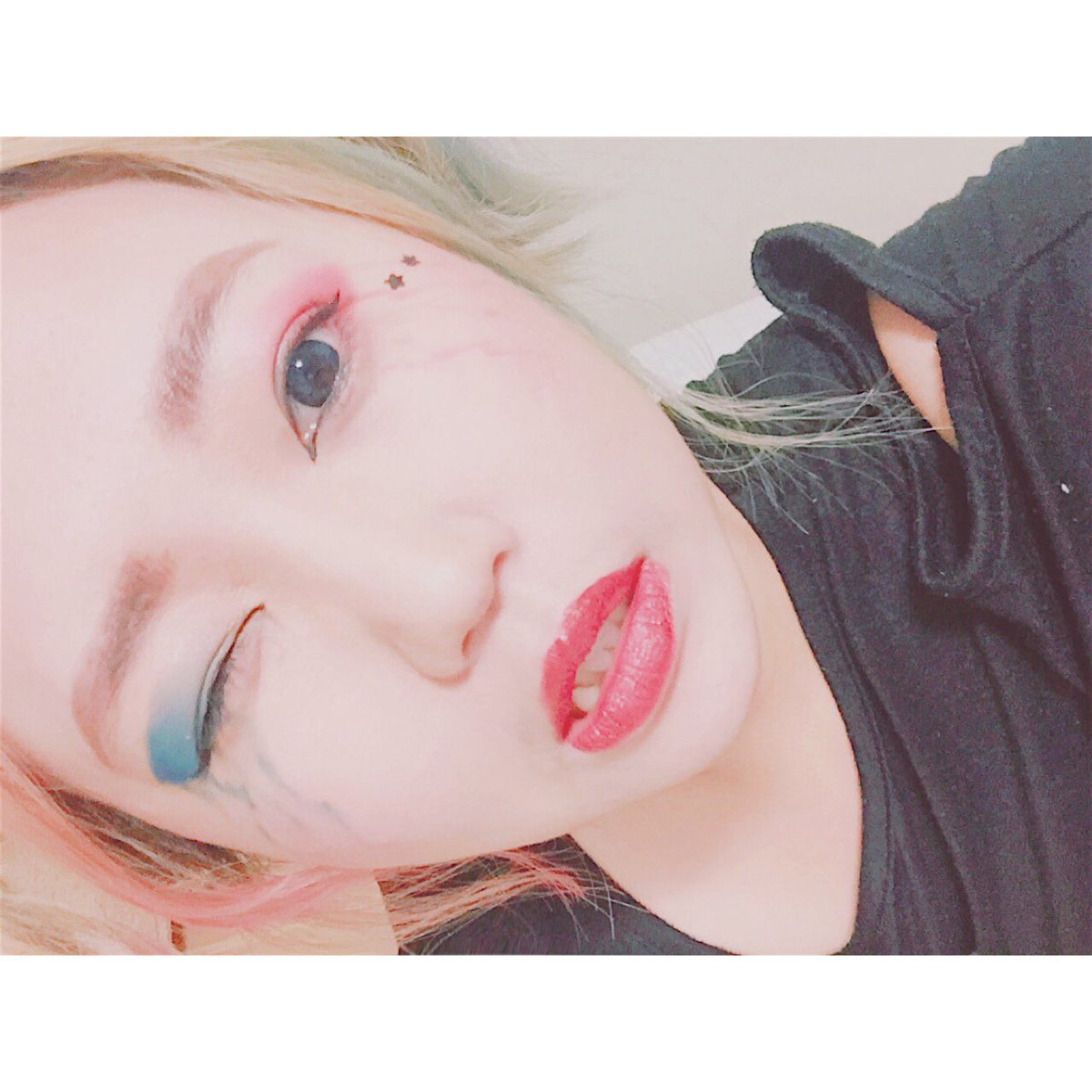 ___Latte____'s tweet photo. 오랜만에 삘받아서 #할리퀸 #할리퀸메이크업 #메이크업 https://t.co/FC7wRzBKFg