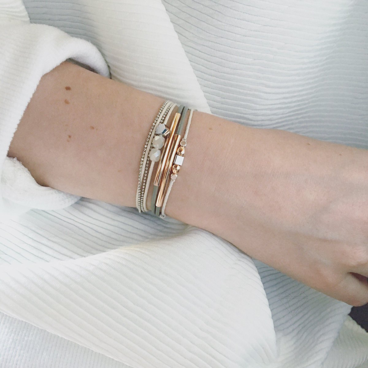Goeiemorgen!Voor deze maandag een frisse start met neutrale set.The geo, The double &amp; The collect bracelet.#handmade