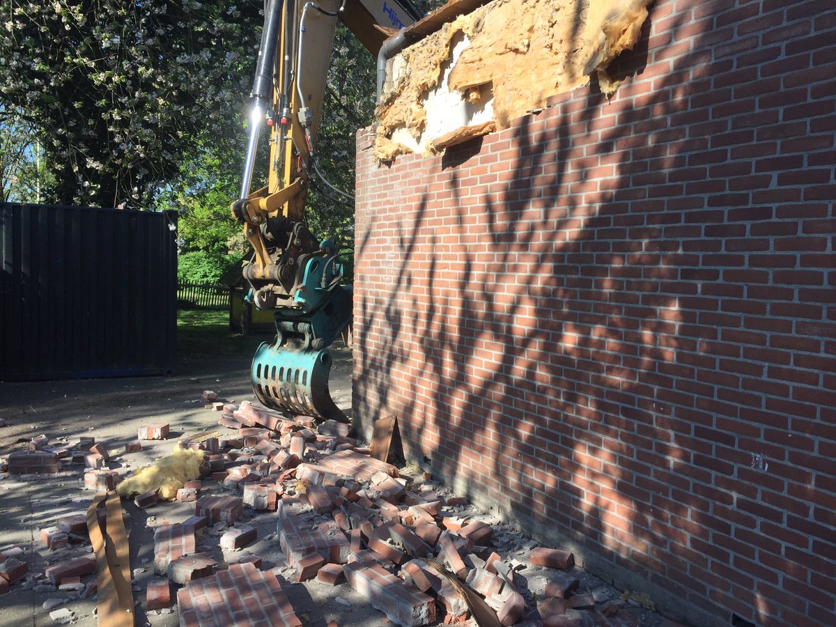 Opnames bij start sloop basisschool <a href="/DeKlokkenberg/">De Klokkenberg</a> in Nijmegen. #promotiefilmnieuwbouw