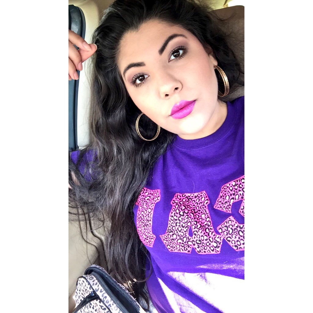 kassytijerina's tweet photo. 1st selfie in my letters ☺️😍 #Saturday #KingsvilleProbate #ΣΛΒ #LineBrothers 💜💙 https://t.co/nq8vaXvAyw