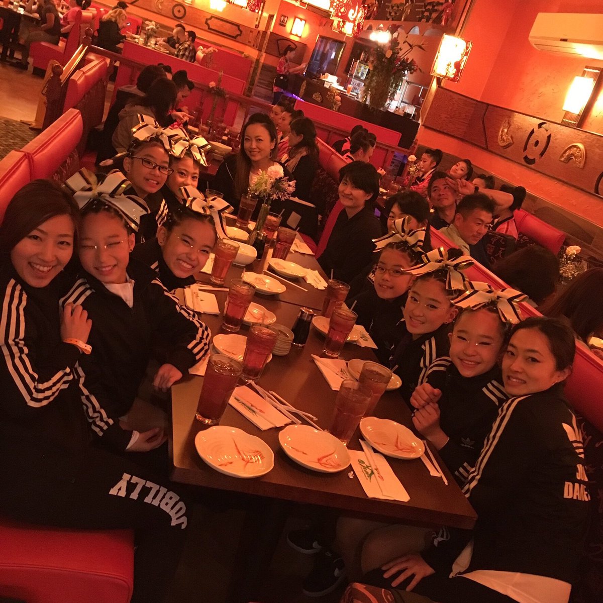 JAMfestJAPAN's tweet photo. 【THE U.S.FINALS2016レポート】
大会後は、Dinner😋🍴❤️❤️
みんなで乾杯です😆😆😆
#usfinals2016 #USFvb16 #jamfestjapan https://t.co/WouMipi9se