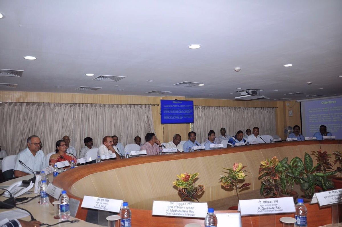 gmscrailway's tweet photo. #SwachhRail #SwachhBharat:High level mtg called to improve/maintain highest standards of #Cleanliness on trains&amp;stns https://t.co/POUUyJivlN
