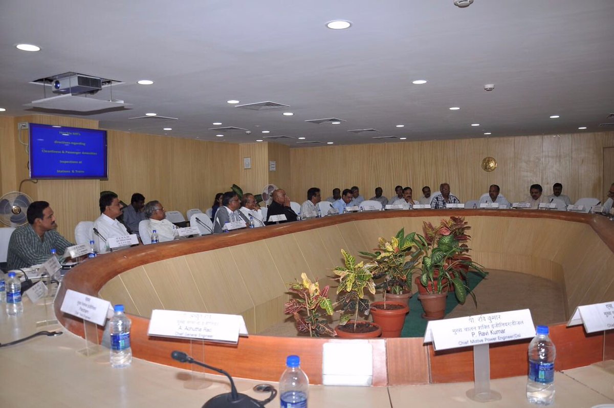 gmscrailway's tweet photo. #SwachhRail #SwachhBharat:High level mtg called to improve/maintain highest standards of #Cleanliness on trains&amp;stns https://t.co/POUUyJivlN