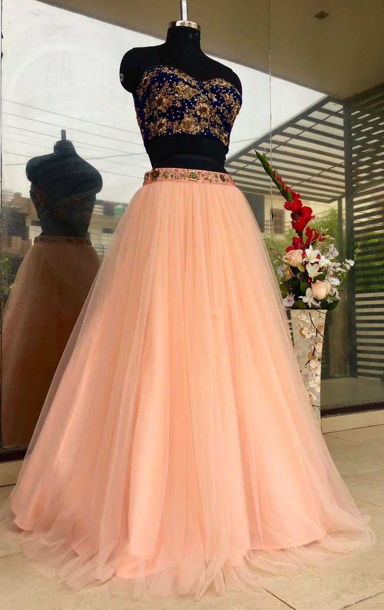 Sport this marvellous embroidered glam bustier and tulle skirt for that elite look!
#Riantas #Exclusive #Collection