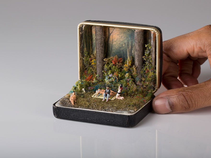 CelsteelDiamond's tweet photo. The artist #Talwst has turned vintage #ring boxes into AMAZING dioramas! 💍💍 #Jewellery https://t.co/bdJyEkJPfb