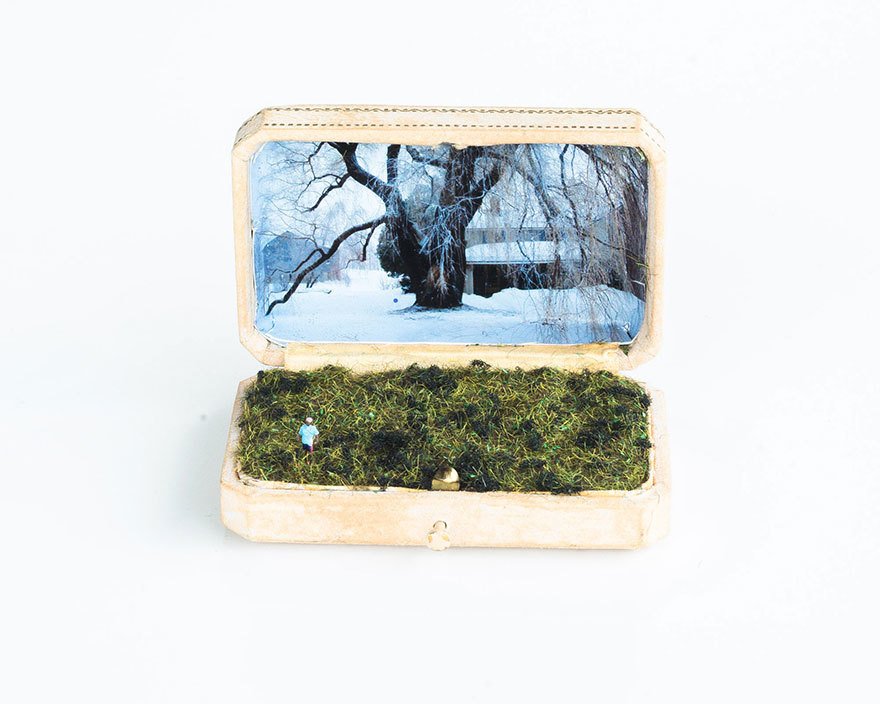 CelsteelDiamond's tweet photo. The artist #Talwst has turned vintage #ring boxes into AMAZING dioramas! 💍💍 #Jewellery https://t.co/bdJyEkJPfb