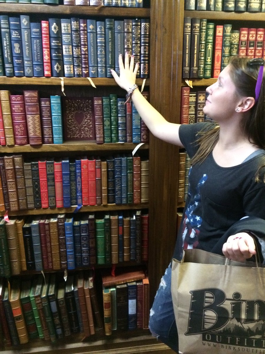 carisomerry's tweet photo. Wish @hannbaker would teach me how to be this studious. https://t.co/GYn1jGuEOu