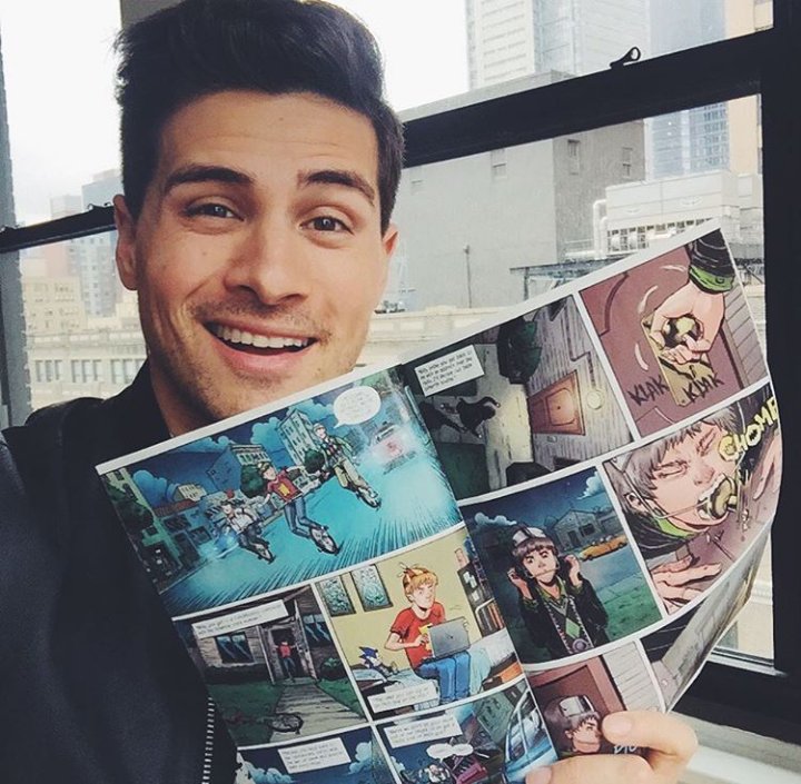 Smosh_PH's tweet photo. #SmoshComicBook out now! 💙 (via anthonypadilla's ig) https://t.co/bwfY7ydY6P