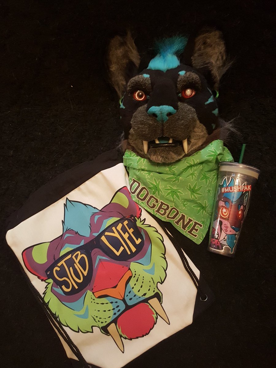 Leachymonster's tweet photo. How to spot me at #BLFC2016 #StubLyfe #MUSHPAK https://t.co/bjR7eB7YMM