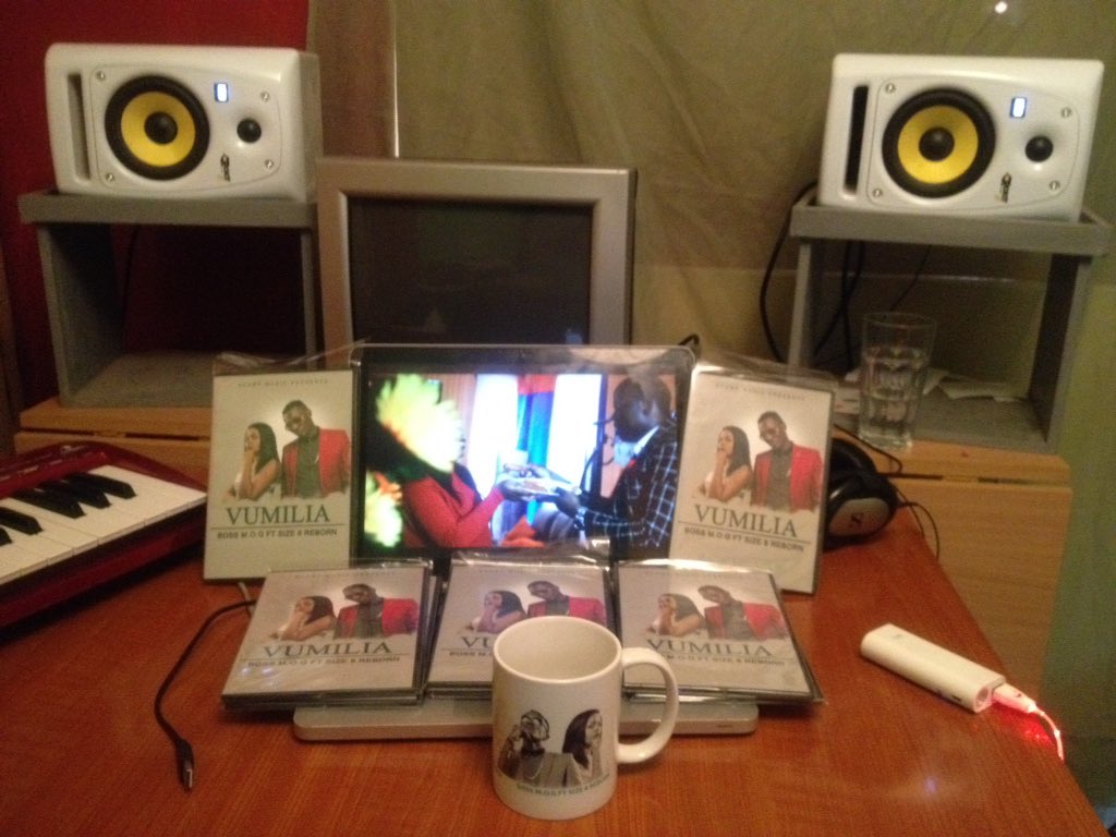 MOG_KENYA's tweet photo. https://t.co/2qCK3SL0VX waking to this in my next room..a cap of #vumilia https://t.co/K5t4WH2V2P