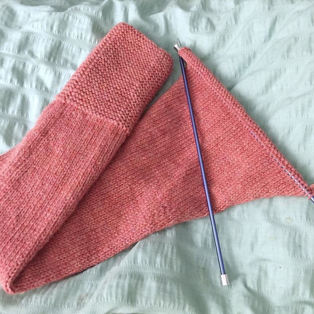 NYACrochet's tweet photo. My first ever completed sleeve! #knitting #knittersofinstagram #latenightknitting #maevesโฆ https://t.co/jj3wC0KUOt https://t.co/IMDf2Bl1lZ