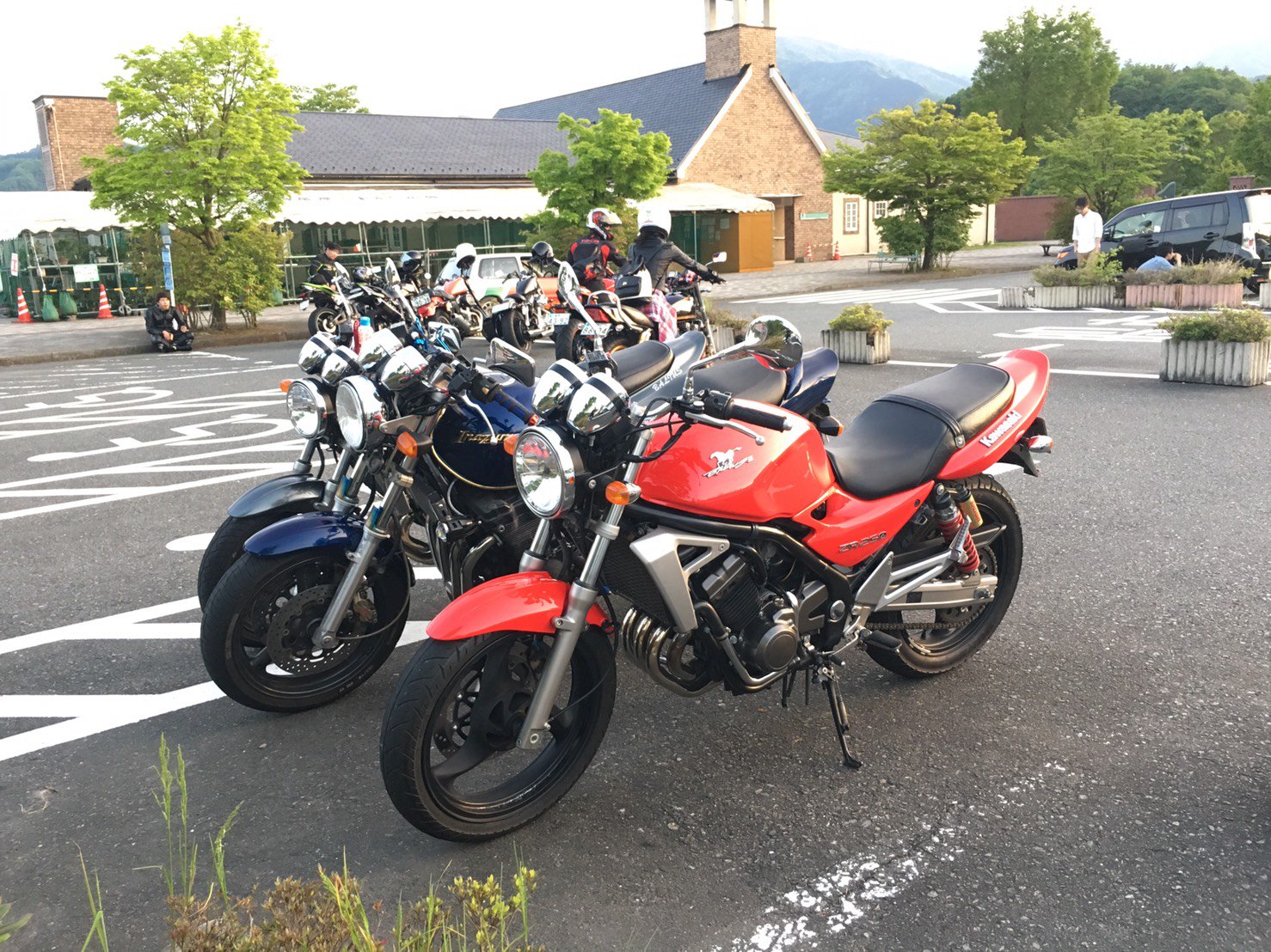 こーすけ バリオスって良いバイクなのにヤンキーがボロボロにして乗ったり クソガキがマフラー爆音にして珍走したりイメージ悪いから嫌 純正でもカッコいい最高のバイクなのに T Co Mq5iywyqre Twitter