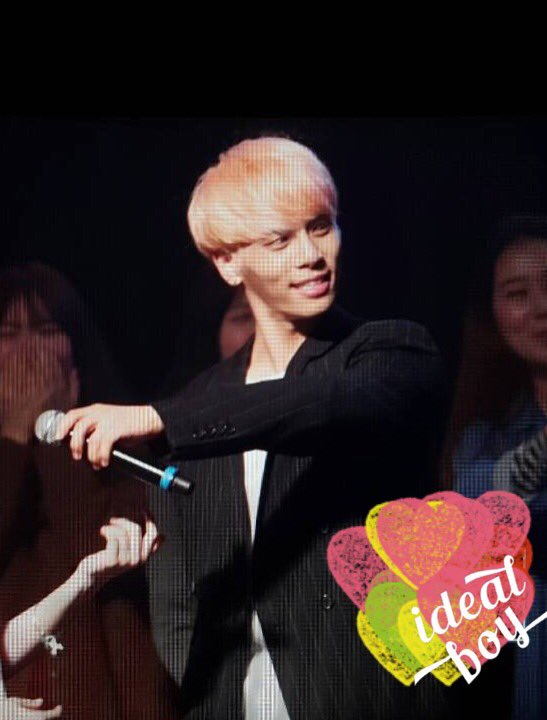 160508 Jonghyun @ Fanmeeting en Chicago  Ch_I8T6UUAA_3Ko