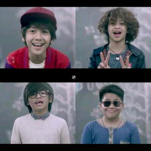 Ya alloh kapan bisa foto bareng cjr...😘semoga succes selalu ea kalian semua hem...
#COMATE SEJATI..😇😇