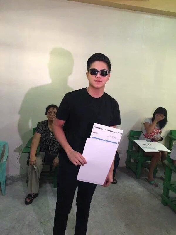 rosetongon's tweet photo. KathNiel Good luck sa inyu alam nyu na BAWAL hindi parin kayu sumusunod..
Law Breaker talaga kayo...para sa Comelec https://t.co/BbUovk6DxX