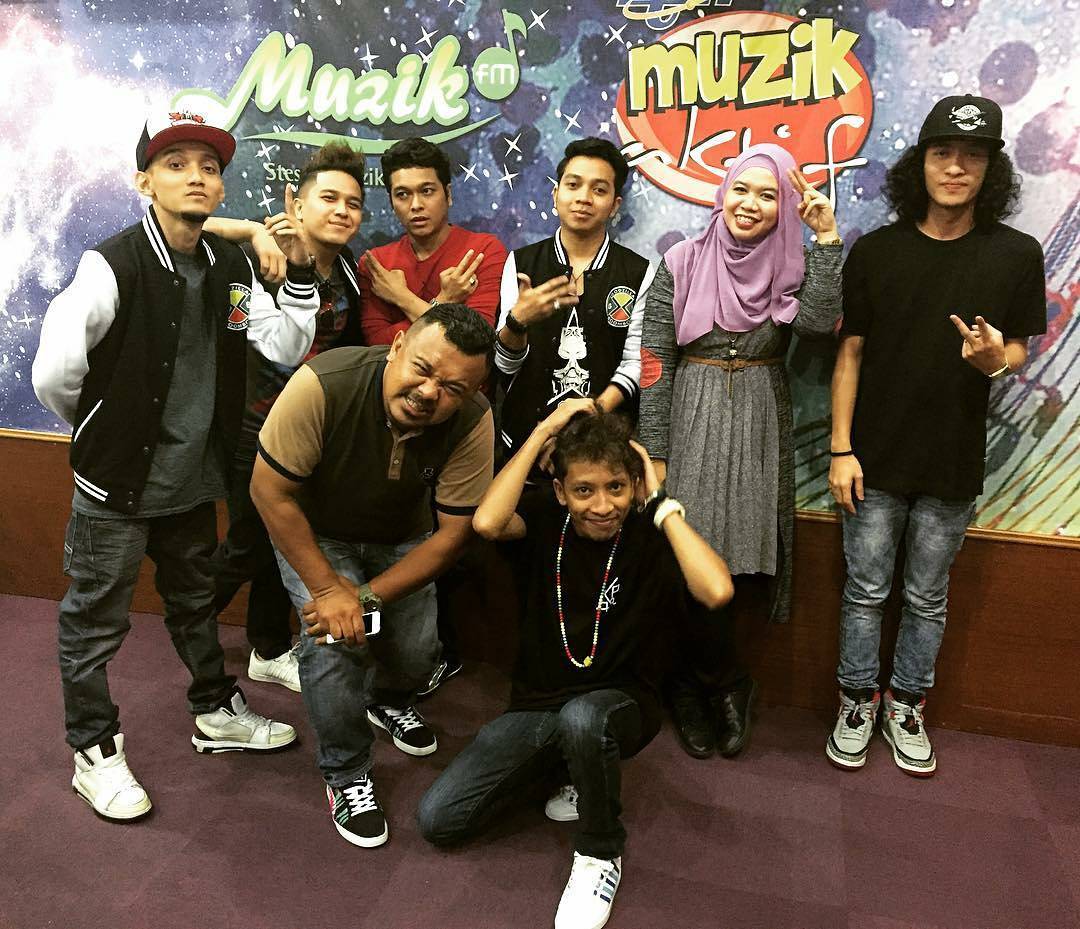 rumpunrecords's tweet photo. Via @galaksimuzikrtm - DJ Ima bersama Othello, Tiga Swagger &amp; Cat Farish. #kafemuzik #elokelok #umdomestic https://t.co/53BXCekqNA