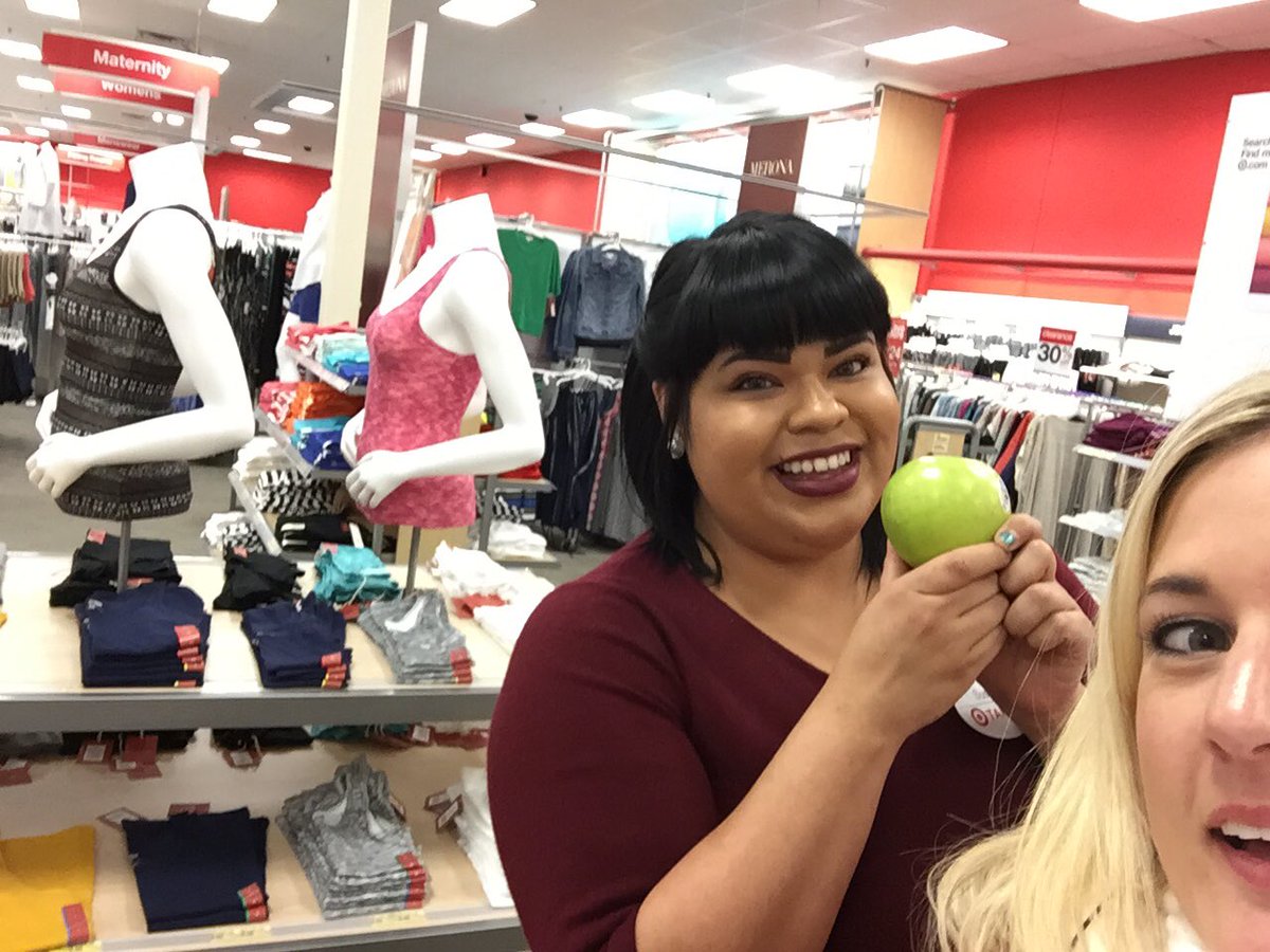 emma_first's tweet photo. Susan and I have coined her zones #applestatus #socrispandsogreen #happySTL #herecomethesales πππππππ https://t.co/I24yRPcfKC