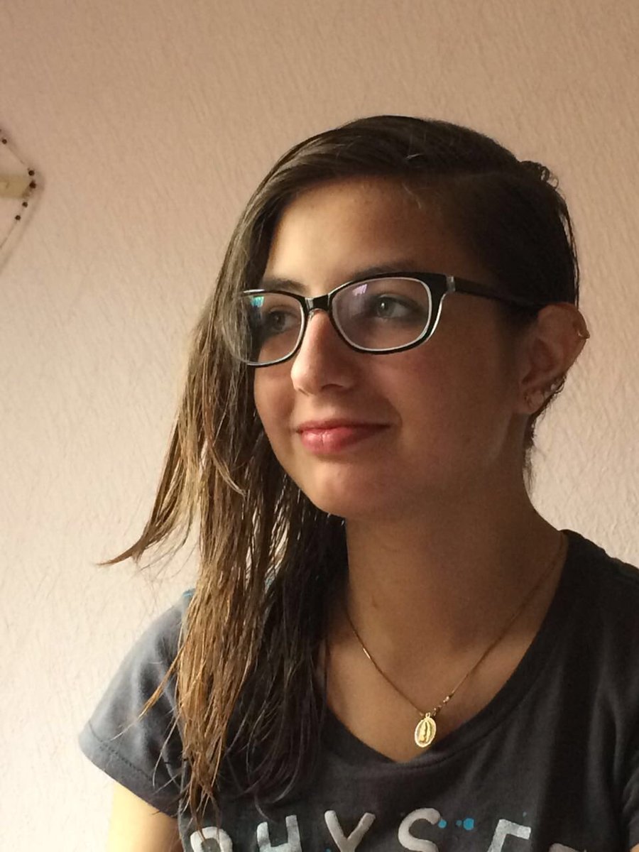 alanperezn's tweet photo. Cuando te das cuenta que tu novia es skrillex #DropDaBass https://t.co/DlO7RdKM9Y