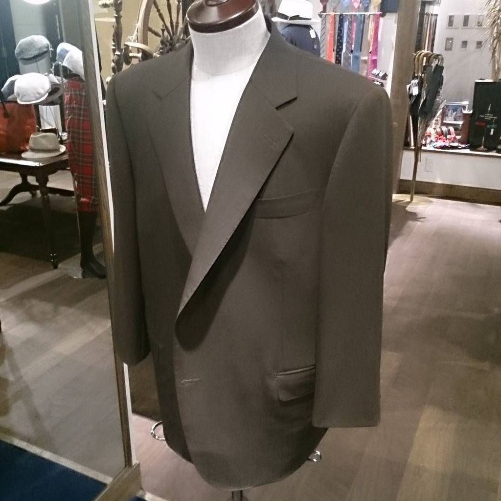 noma56's tweet photo. 英国・スタンドイーブン COOLSTRETCHシリーズ生地のブラウンスーツです。

#standeven #coolstretch #suit 
ht https://t.co/STmyY6aJk5 https://t.co/FqYknBHL91