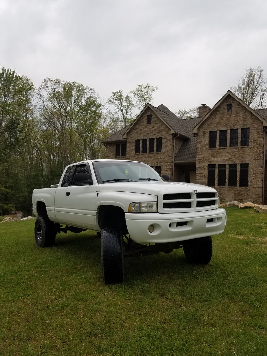 Shameless_Rick's tweet photo. "Get you a guy who can do both" #lifted #lowered #highroller #lowider https://t.co/2B1o4gXdNZ
