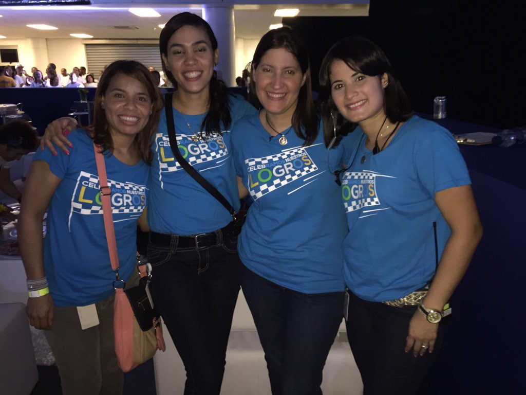auriapeguero's tweet photo. #FiestaGrupoRamos #equipoAT todavía 😘😘😘 https://t.co/OpgBXgu66H