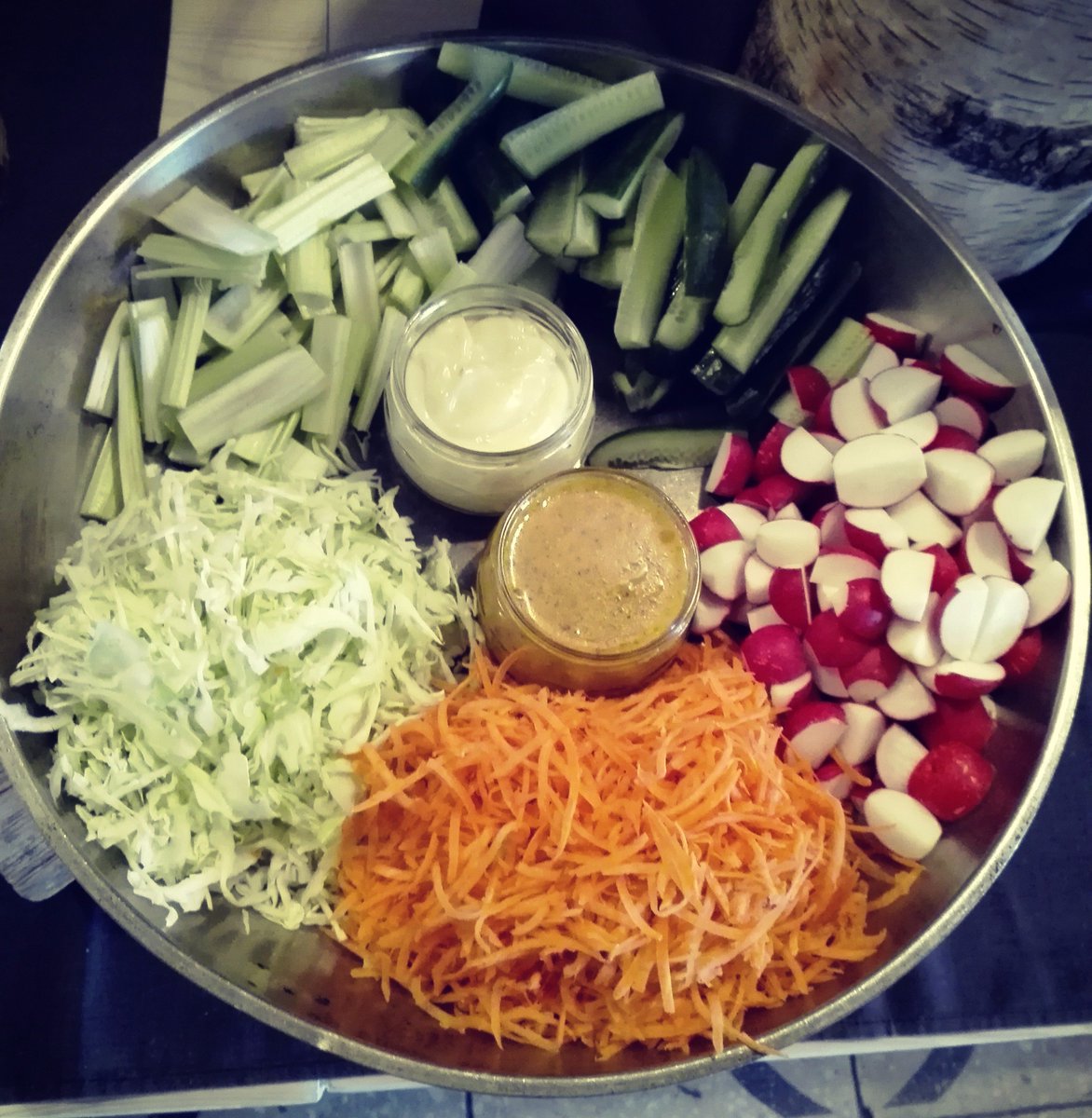 Pavasaris jau ir iestājies dabā, cerams, ka arī Jūsu vēderos un sirdī! Laipni lūdzam uz košu un gardu brunch!