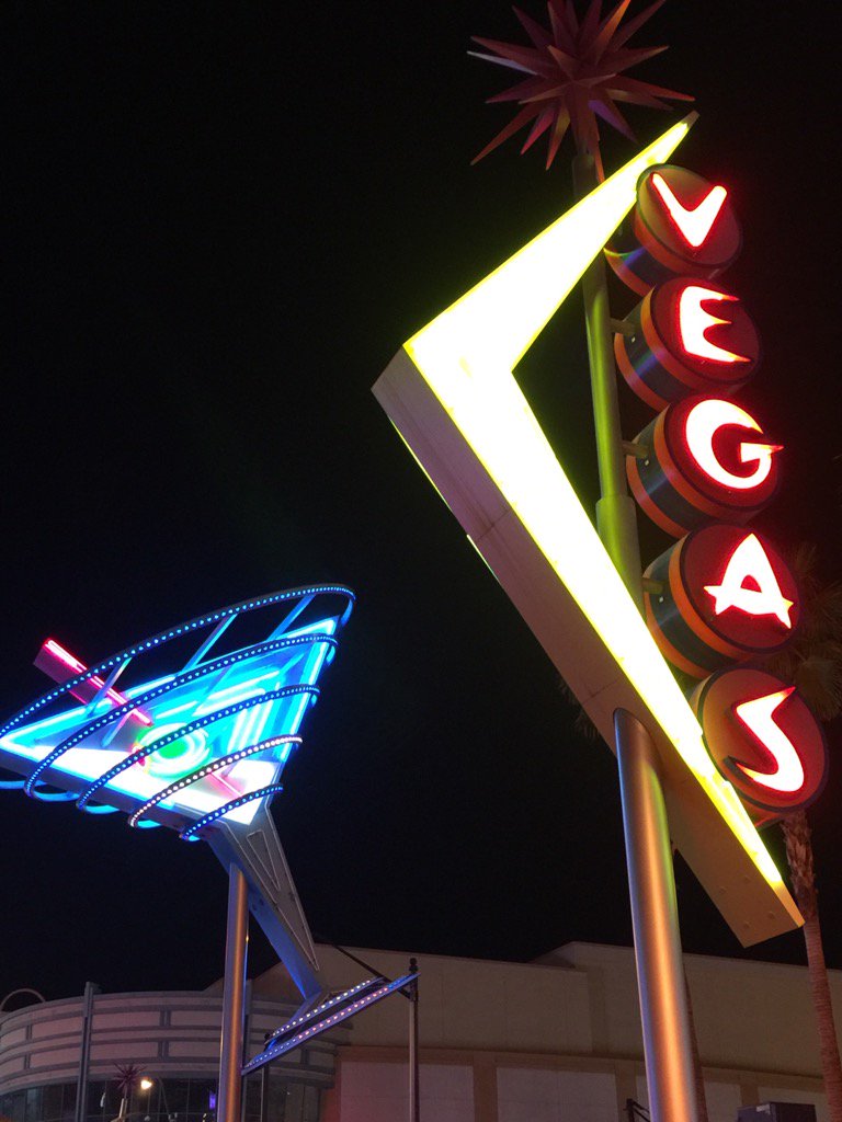 gregthehitman's tweet photo. On Fremont Street in Vegas! https://t.co/ZgC5o57xJj