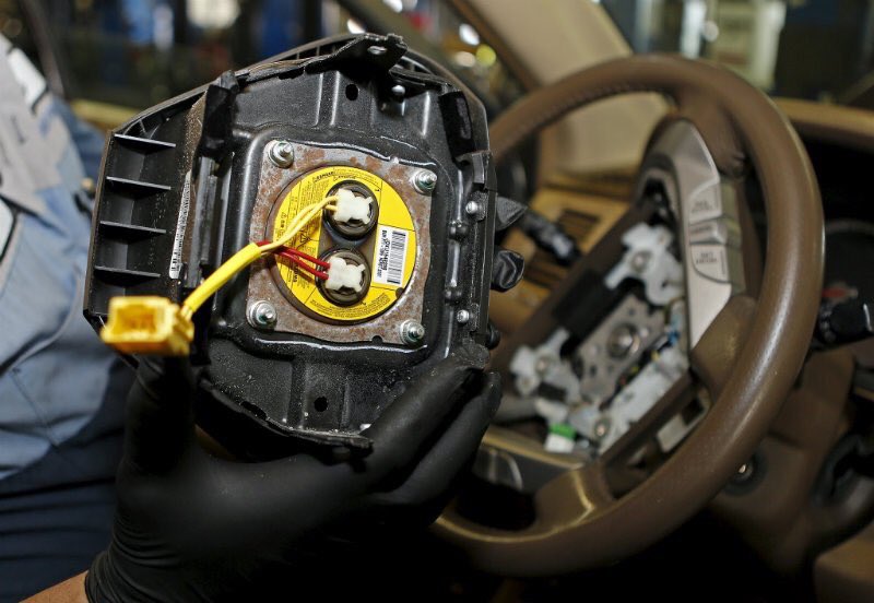 FrankLeeTweets's tweet photo. .@MotorTrend -While diving deep -Be sure to ask whose installed #airbag #inflators R  in Limited Lux #F150 #impasse https://t.co/4Dqu1HuO3u