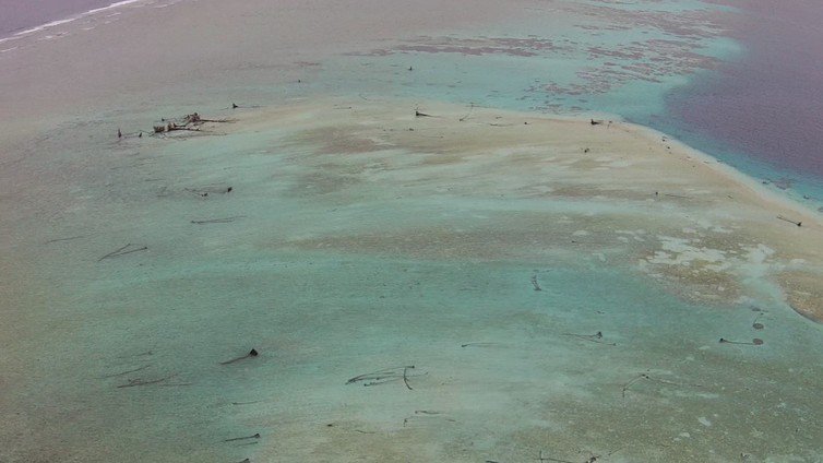 Greenpeace's tweet photo. It’s happening. 5 islands in the Pacific have been swallowed by rising sea levels https://t.co/sPNhO8STmo https://t.co/sG4l9Jnlsq