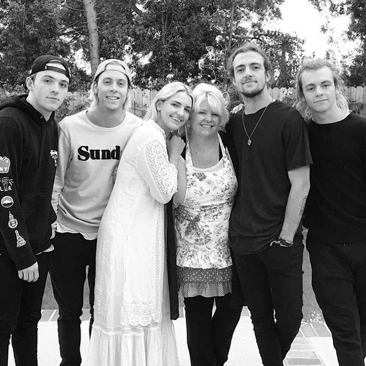 rylandlynch's tweet photo. I love you mom, you are the most amazing women in my life! Also thanks for having 5 kids not 4... 😬 https://t.co/Cv8UOSiBlD