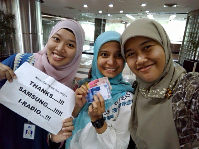 me_vie's tweet photo. Thx 2 @Iradiojakarta n Samsung Galaxy J3 ud milih kita buat ikutan Kirim Salam on the Street!!! #KirimSalamSamsung https://t.co/FcdSqASTVu