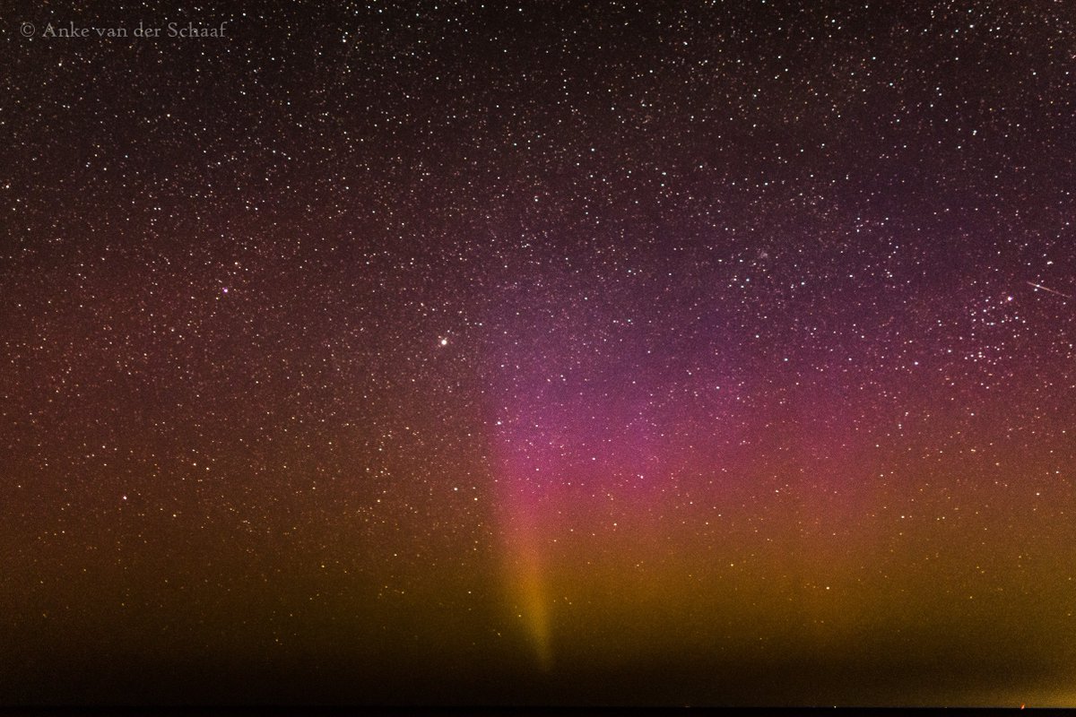 Afgelopen nacht vooral fotografisch #poollicht Licht is van vuurtoren #Ameland #Friesland #Noorderlicht #aurora