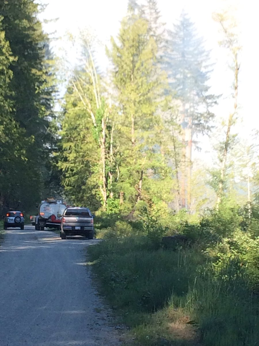 CourtneyPFB's tweet photo. Props to @Menathey and all the others who got that fire out! #sliammon #powellriver #BC #fireseason https://t.co/c74OmKJQPO