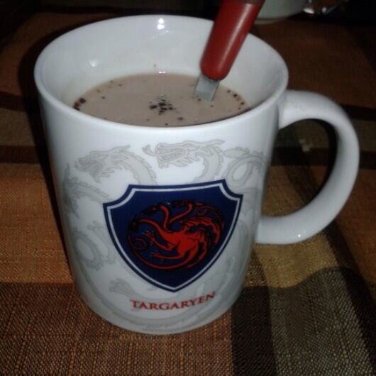 ParaisoFriki's tweet photo. Buenos días!! Desayunando con mi nueva taza Targaryen de @JuegoDeTronosTM. A la venta en https://t.co/vmtEVPBhX8. https://t.co/3z2zjv3Aq1