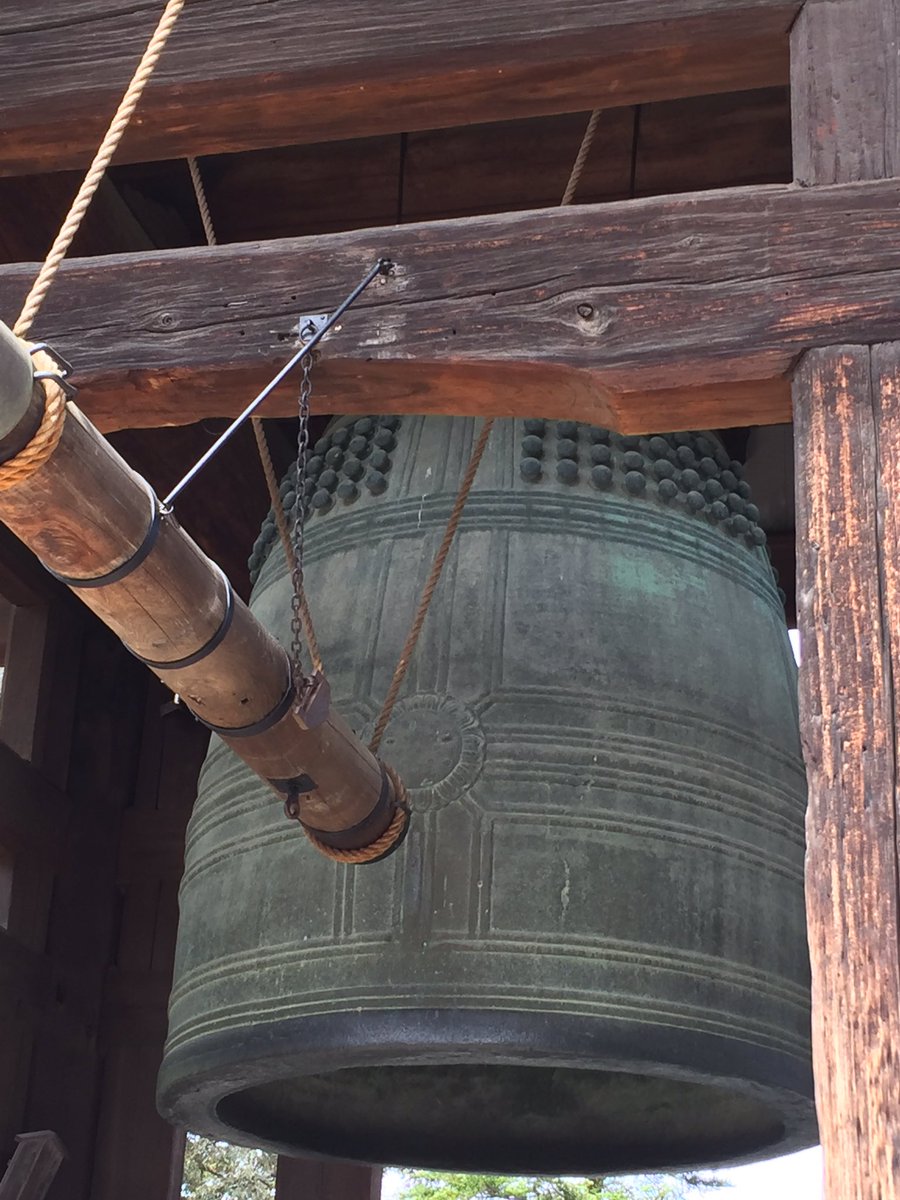 御朱印紹介所 東大寺 梵鐘 日本三名鐘の一つである 東大寺梵鐘 国宝 の御朱印です 写真の梵鐘の下で御朱印は書いて頂けますが 書き手の方が気まぐれな方でいつもいるわけではありません 念仏堂の方の情報 東大寺 梵鐘 御朱印 奈良