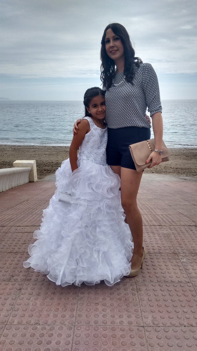 5Tati5's tweet photo. 8/5/16  Comunión Naomi⛪😊 https://t.co/ucqExxOoHs
