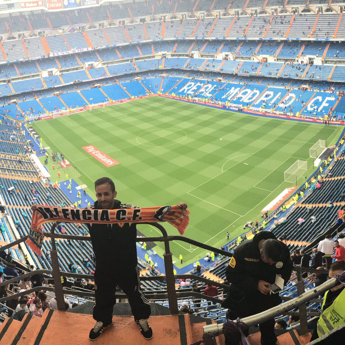 Ffrangtc's tweet photo. Atracón en el Santiago Bernabéu. Aún así valió la pena el viaje.....  Amunt Valencia!!!!! https://t.co/qaWlNJJU6R